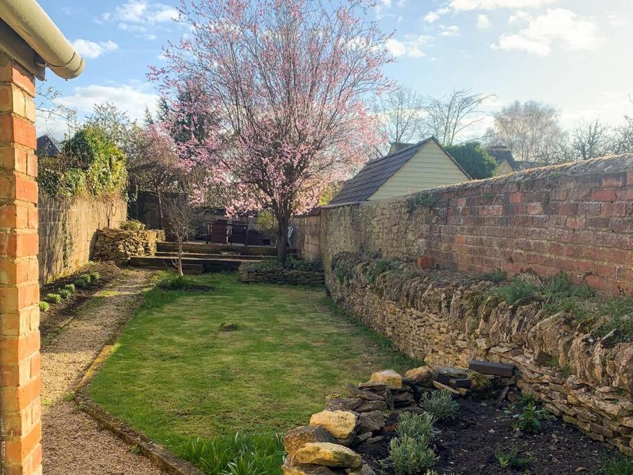 Cosy Cottage In Moreton-In-Marsh Exterior foto